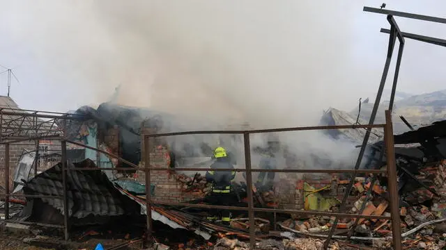 epa11792932 Ukrainian rescuers work at the site of an airstrike on a private building in Kharkiv, northeastern Ukraine, 25 December 2024, amid the Russian invasion. According to the State Emergency Service of Ukraine (SESU), at least six people were injured in the northeastern Ukrainian city of Kharkiv after Russia launched a missile and drone attack across Ukraine on 25 December. EPA/SERGEY KOZLOV