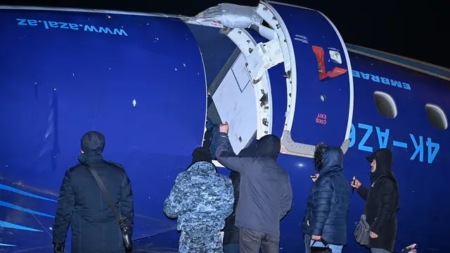 epa11793292 Wreckage of plane passenger plane Embraer ERJ-190AR at the crash site near Aktau, Kazakhstan, 25 December 2024. Azerbaijan Airlines Embraer ERJ-190AR passenger plane flying from Baku to Grozny crashed some three kilometres away from the city of Aktau. According to preliminary information, the incident was caused by a collision between the aircraft and a flock of birds. EPA/STR