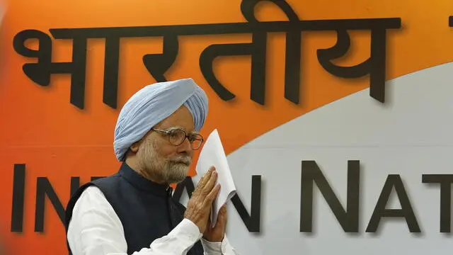 epa11794205 (FILE) - Former Indian Prime Minister Manmohan Singh arrives during the release of Congress party manifesto for Punjab State elections, in New Delhi, India, 09 January 2017. Assembly elections are scheduled to be held on 04 February 2017, in the Indian state of Punjab (reissued 26 December 2024). Former Indian Prime Minister Manmohan Singh died aged 92 on 26 December 2024 at a hospital in Delhi where he was being treated for age-related medical conditions. He had served as Indiaâ€™s 13th prime minister from 2004 until 2014.