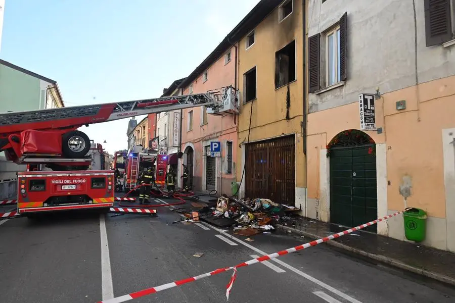 L'incendio a Castenedolo in via Matteotti