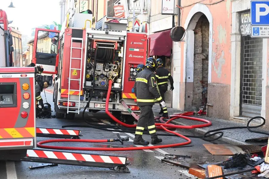 L'incendio a Castenedolo in via Matteotti