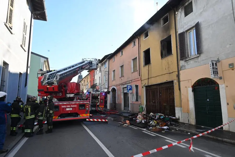 L'incendio a Castenedolo in via Matteotti