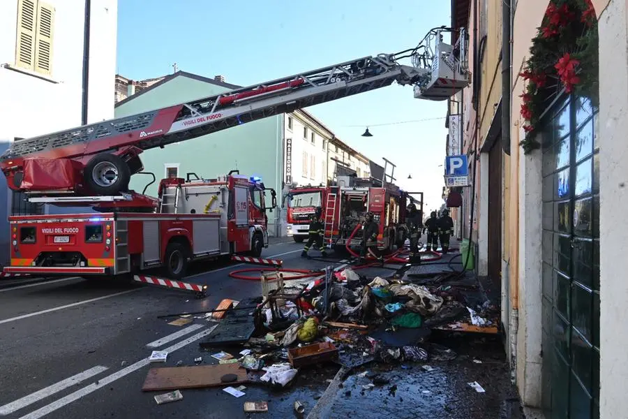 L'incendio a Castenedolo in via Matteotti