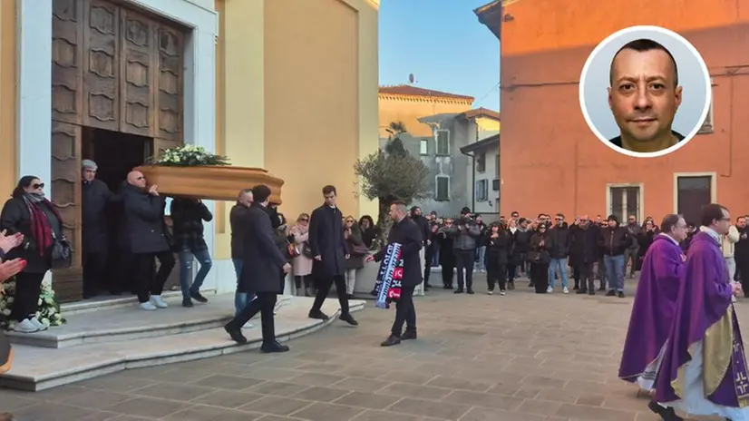 L'ultimo saluto a Roberto all'esterno della chiesa parrocchiale di Sant'Imerio, in alto a destra la vittima dell'incidente