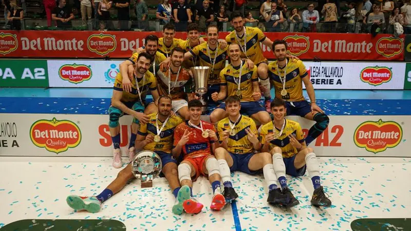 La Consoli con la Supercoppa © www.giornaledibrescia.it