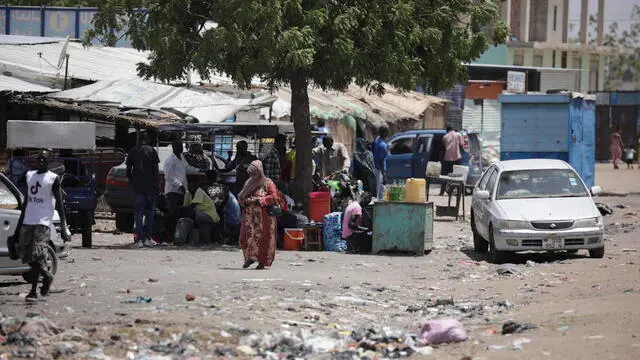 epa10625670 People who fled the conflict in Sudan gather with their belongings under the shade of a tree in the Upper Nile State town of Renk, South Sudan, 13 May 2023. According to UNHCR, at least 40,000 people have arrived into South Sudan since armed clashes between Sudan's military and rival paramilitary groups began in Khartoum and other parts of the country on 15 April 2023. Most of the refugees are part of the some 800,000 South Sudanese who had previously fled the war in South Sudan and who are now returning to a country with tensions still remaining in many areas, and more than two million internally displaced people. Upon arriving at the Joda border crossing, the refugees head to a transit area set up by UNHCR in the small town of Renk, where various UN agencies assist them with registration, food, health check and logistics. EPA/AMEL PAIN