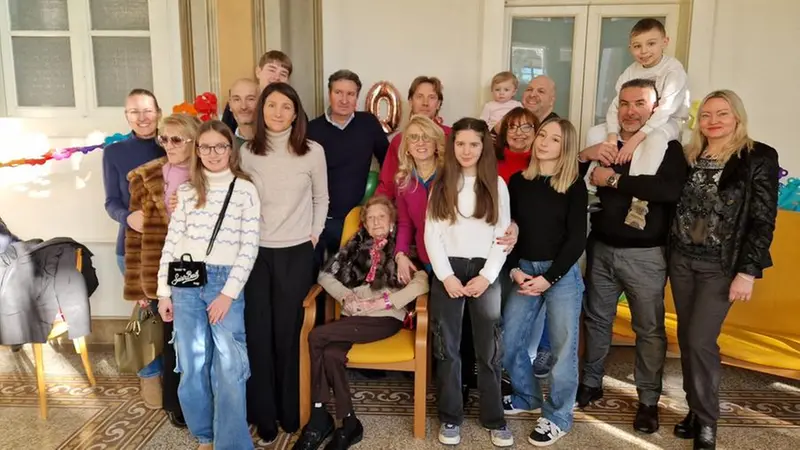 La festa per i 104 anni a Villa di Salute - © www.giornaledibrescia.it