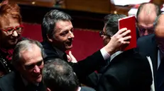 Il leader di Italia Viva (Iv) Matteo Renzi in aula al Senato durante il Voto sulla Fiducia posta dal Governo sulla Manovra Economica per la legge del Bilancio di previsione dello Stato per l’Anno finanziario 2025 e Bilancio Pluriennale per il triennio 2025-2027, Roma, 28 dicembre 2024. ANSA/ANGELO CARCONI