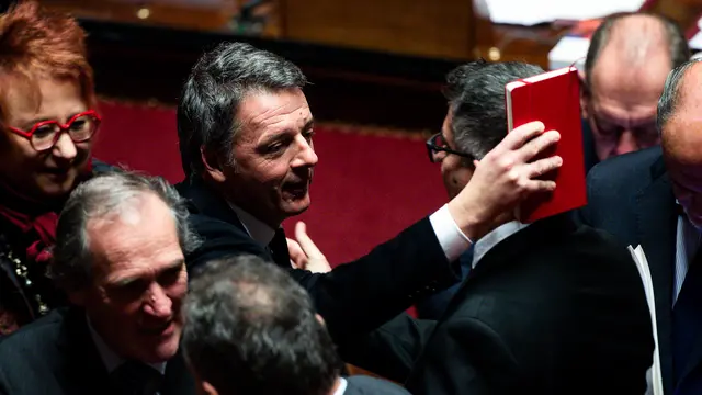 Il leader di Italia Viva (Iv) Matteo Renzi in aula al Senato durante il Voto sulla Fiducia posta dal Governo sulla Manovra Economica per la legge del Bilancio di previsione dello Stato per l’Anno finanziario 2025 e Bilancio Pluriennale per il triennio 2025-2027, Roma, 28 dicembre 2024. ANSA/ANGELO CARCONI