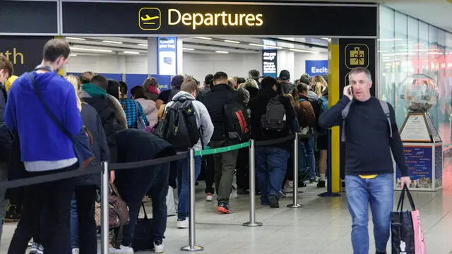 epa11735104 Passengers queue for security check at Gatwick Airport after the airport reopened following a security incident at the south terminal of the airport, in south of London, Britain, 22 November 2024. Explosive Ordnance Disposal team was dispatched to the airport following the discovery of a suspected prohibited item in luggage, according to Sussex Police. The alert has been resolved but hundreds of flights have been disrupted by the closure at the UKâ€™s second busiest airport, alongside train services and road closures around the airport. EPA/TOLGA AKMEN