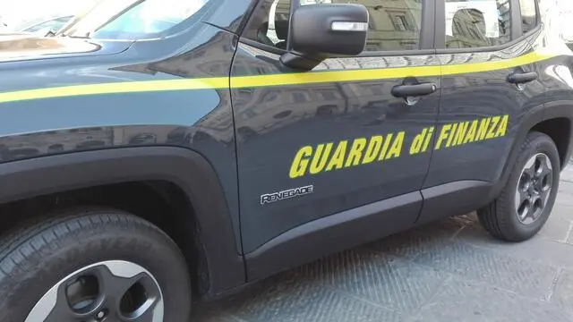 auto guardia di finanza