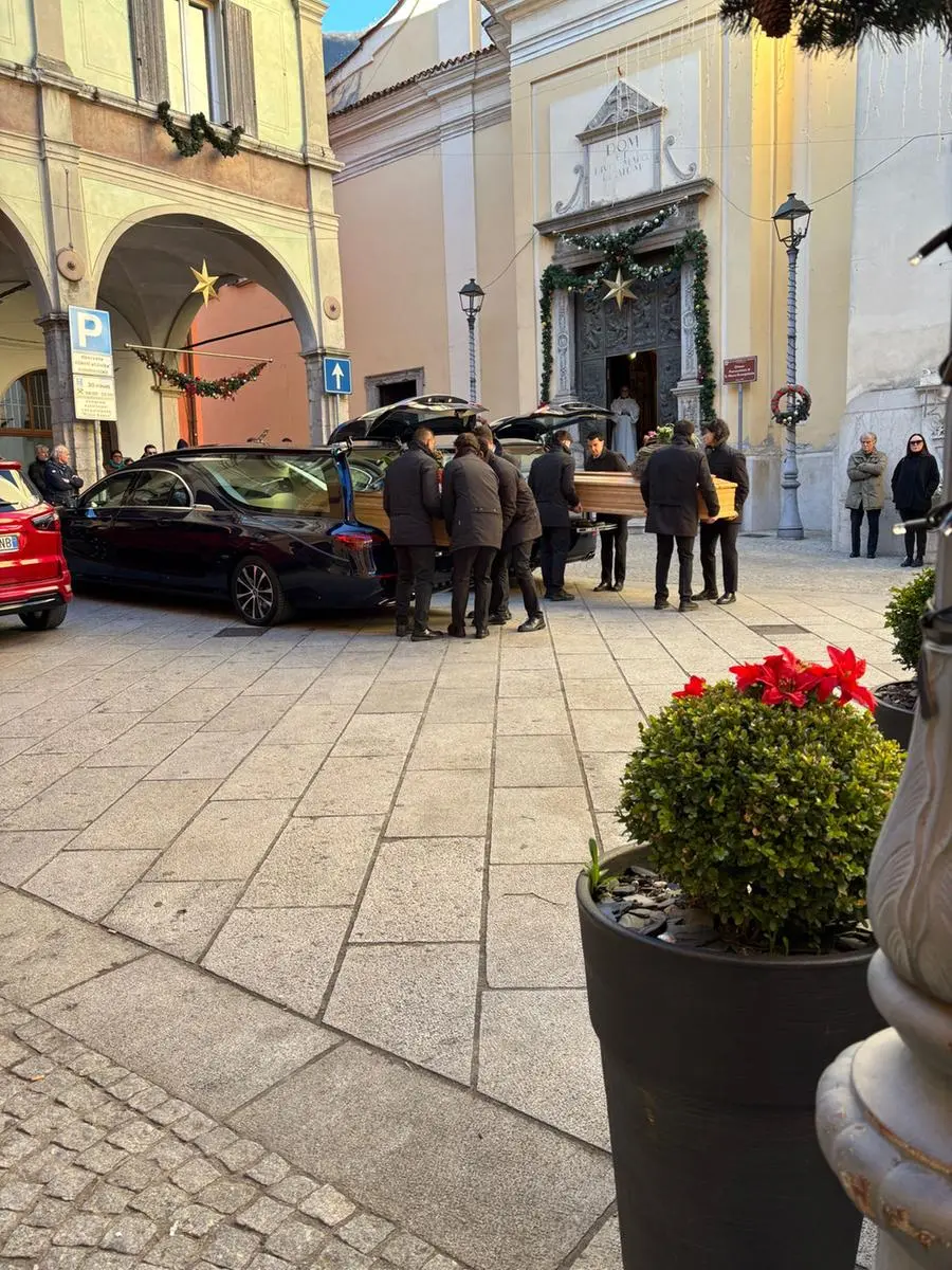 I funerali a Gardone Valtrompia della coppia uccisa dal monossido a Firenze