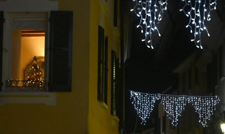 Luminarie Natale 2024, il centro illuminato come in una fiaba