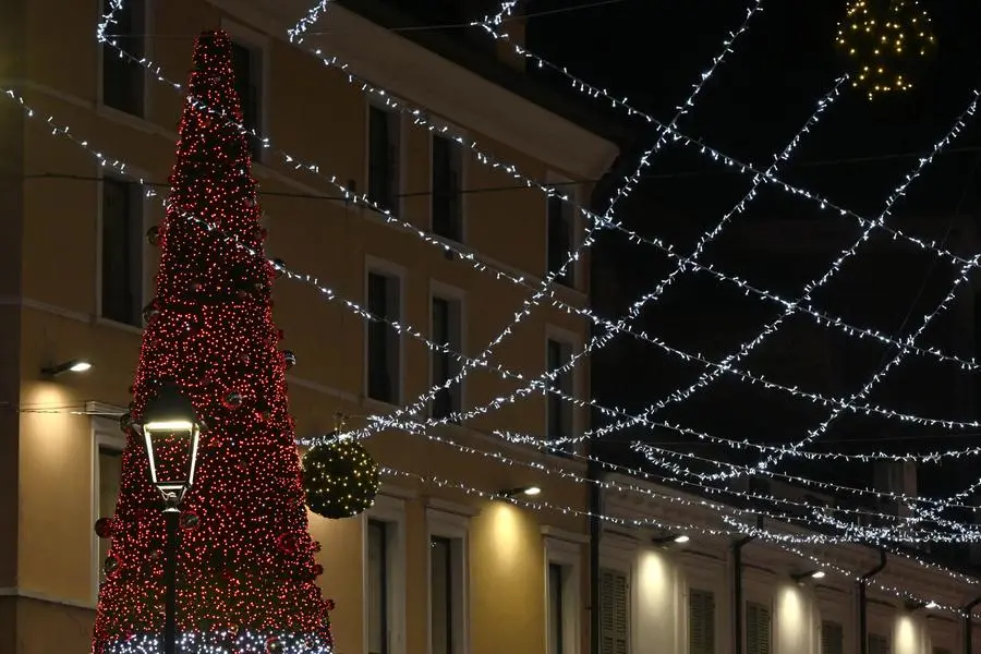 Luminarie Natale 2024, il centro illuminato come in una fiaba