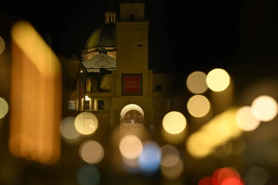 Luminarie Natale 2024, il centro illuminato come in una fiaba