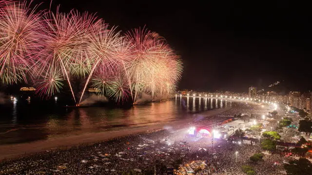 epa11051655 A handout photo made available by the Rio de Janeiro Mayor's Office shows fireworks in Copacabana beach during New Year Celebrations in Rio de Janeiro, Brazil, 01 January 2024. EPA/Rio de Janeiro Mayor's Office EDITORIAL USE ONLY/NO SALES HANDOUT EDITORIAL USE ONLY/NO SALES HANDOUT EDITORIAL USE ONLY/NO SALES