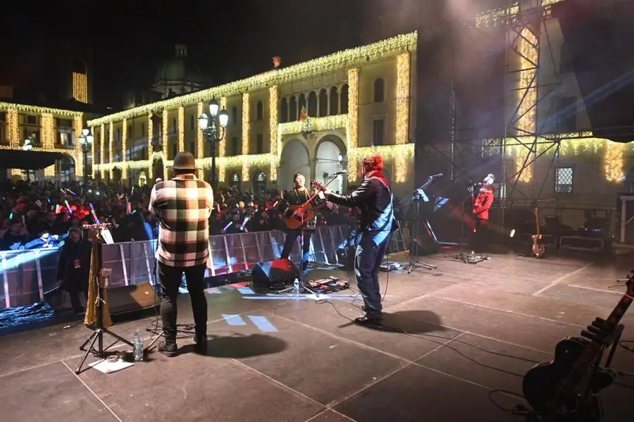 Joe Bastianich e la band il Terzo Tempo in Piazza Loggia