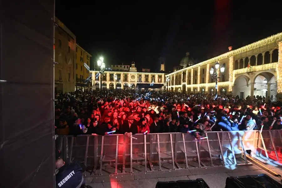 Joe Bastianich e la band il Terzo Tempo in Piazza Loggia