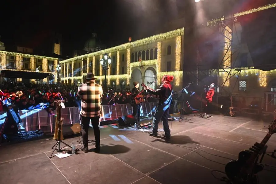 Joe Bastianich e la band il Terzo Tempo in Piazza Loggia