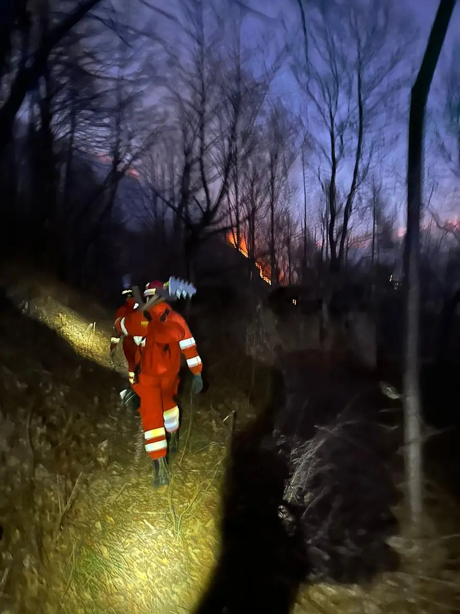 Incendio a Losine, la situazione nella serata del 31 gennaio