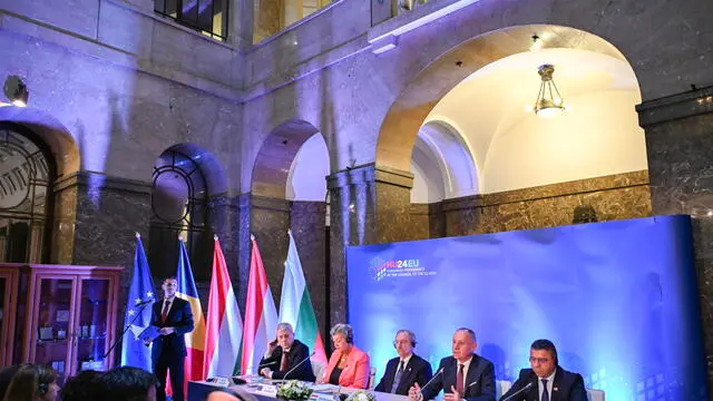 epa11734630 (L-R, seated) Romanian Deputy Prime Minister and Interior Minister Catalin Predoiu, European Commissioner for Home Affairs Ylva Johansson, Hungarian Interior Minister Sandor Pinter, Austrian Interior Minister Gerhard Karner and Bulgarian Interior Minister Atanas Ilkov hold a press conference following their meeting, in Budapest, Hungary, 22 November 2024. The interior ministers of Hungary, Bulgaria, Romania, and Austria met to discuss Bulgaria's and Romania's membership of the border-free Schengen Area. The two countries may fully join the Schengen Area starting from January 2025. EPA/TIBOR ILLYES HUNGARY OUT