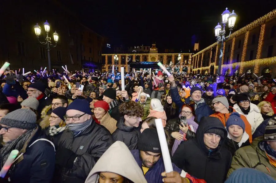 Capodanno 2025: gli auguri con la sindaca e l'esibizione di Bastianich