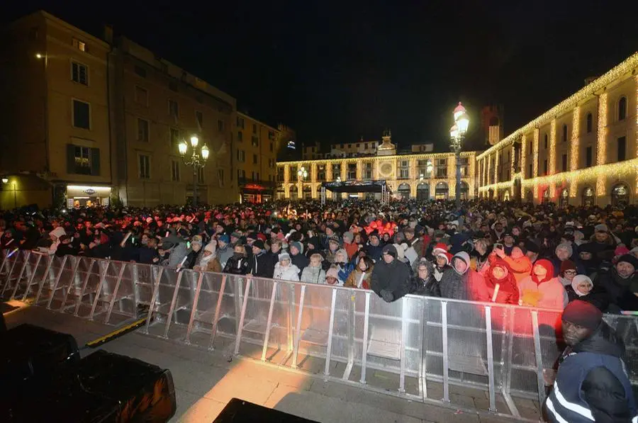 Capodanno 2025: gli auguri con la sindaca e l'esibizione di Bastianich