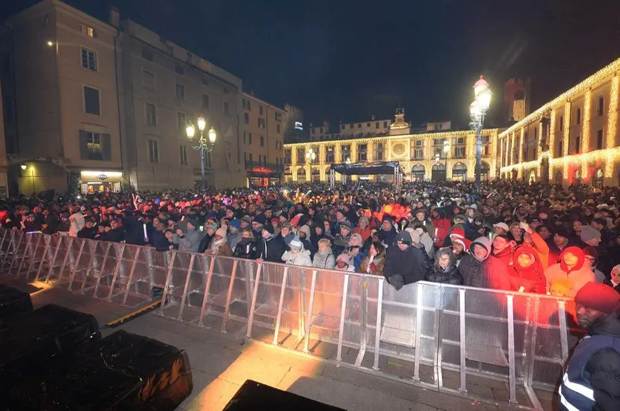 Capodanno 2025: gli auguri con la sindaca e l'esibizione di Bastianich