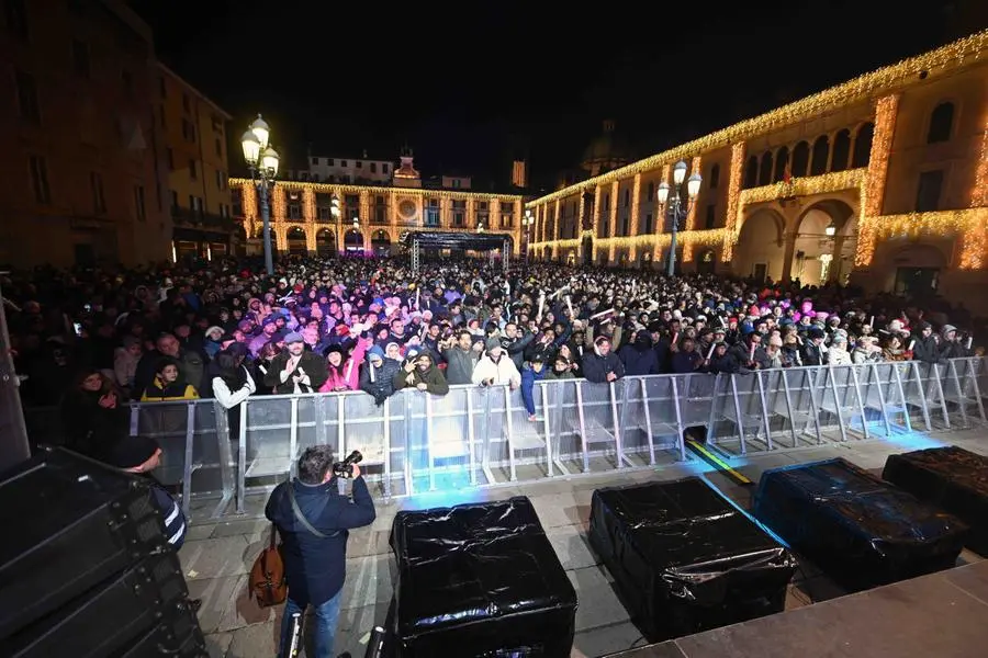 Capodanno 2025: gli auguri con la sindaca e l'esibizione di Bastianich