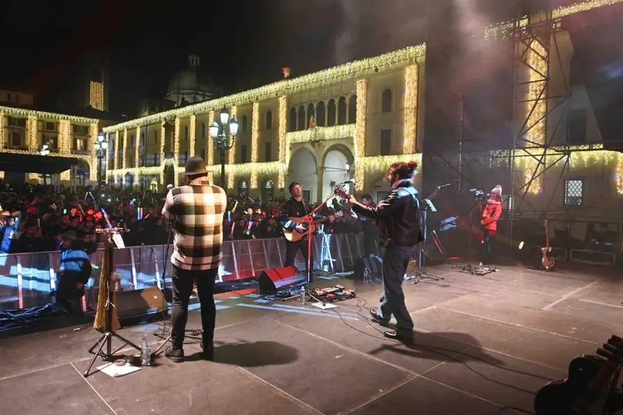 Capodanno 2025: gli auguri con la sindaca e l'esibizione di Bastianich