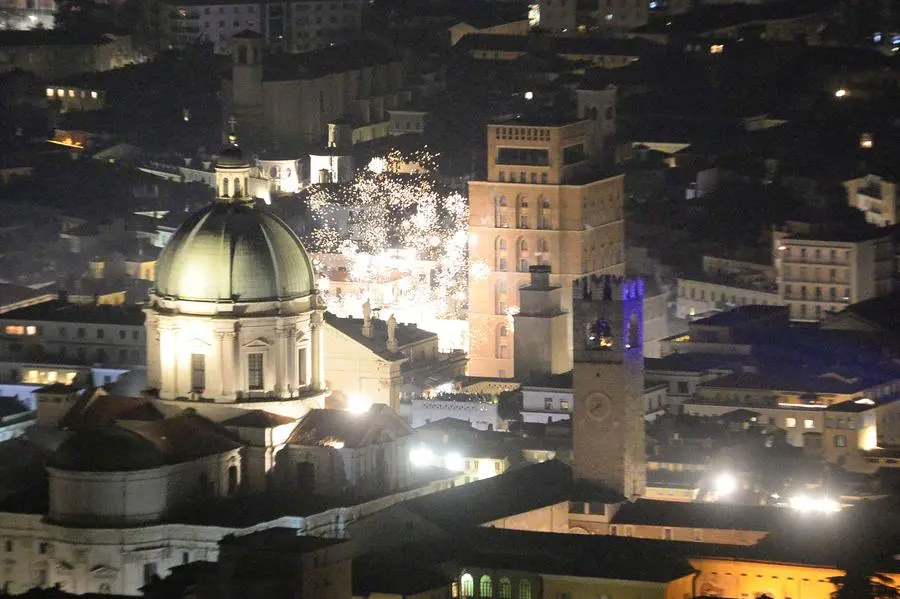 I fuochi d'artificio a Brescia per Capodanno 2025