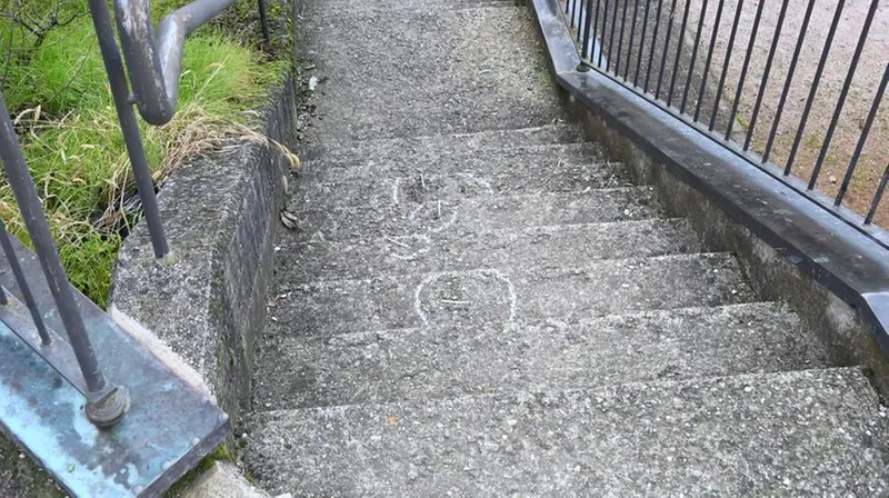 La scala dove si è trascinato Comelli - Foto Gabriele Strada /Neg © www.giornaledibrescia.it