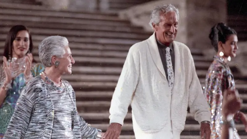 Rosita e Ottavio Missoni sulla scalinata di Trinità dei Monti in piazza di Spagna a Roma - Foto Ansa © www.giornaledibrescia.it