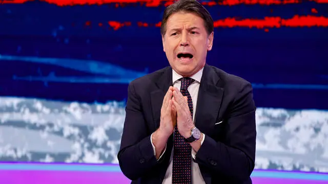 Il leader del Movimento 5 Stelle Giuseppe Conte durante la trasmissione televisiva ‘’In onda’’, Roma 21 dicembre 2024. ANSA/FABIO FRUSTACI