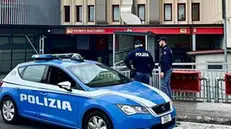 Pattuglia polizia davanti pronto soccorso ospedale Cannizzaro di Catania