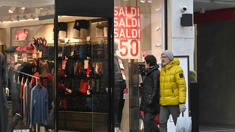 Primo giorno di saldi a Brescia