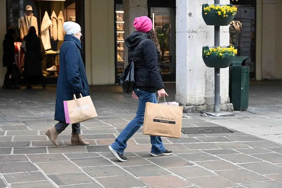 Primo giorno di saldi a Brescia