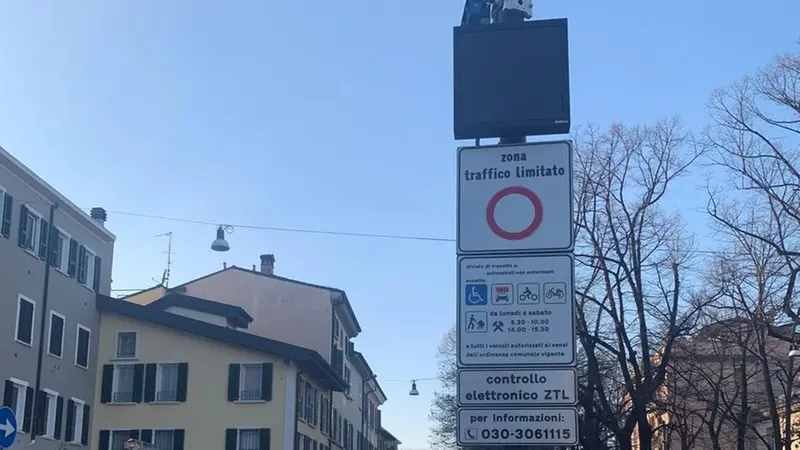 Il monitor per la Ztl resta ancora spento - Foto © www.giornaledibrescia.it