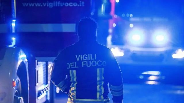 Incendio attivita commerciale via Ermenegildo Cantoni, tre corpi senza vita ritrovati al interno dei locali, Carabinieri e Vigili del fuoco sul posto, 13 Settembre 2024, Ansa/Andrea Fasani