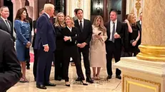 Giorgia Meloni con Donald Trump al Mar-A-Lago - Foto X.com (Alex Leary)