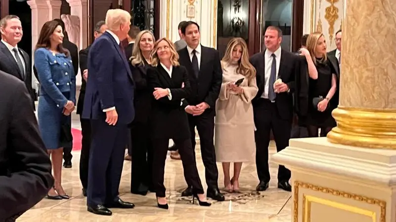 Giorgia Meloni con Donald Trump al Mar-A-Lago - Foto X.com (Alex Leary)