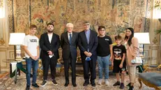 Il Presidente della Repubblica Sergio Mattarella incontra Don Maurizio Patriciello con una rappresentanza di ragazzi del Parco Verde di Caivano (foto di Francesco Ammendola - Ufficio per la Stampa e la Comunicazione della Presidenza della Repubblica)