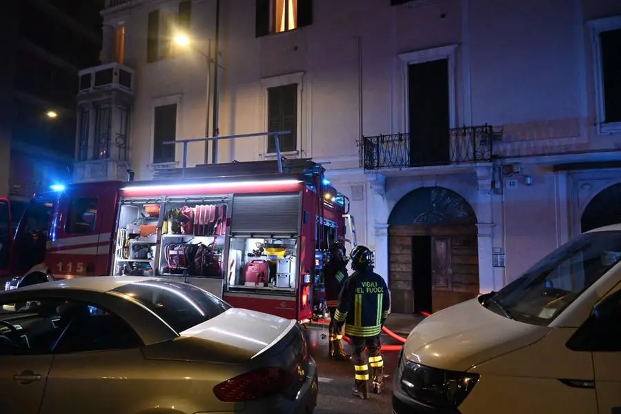 L'incendio in via Fratelli Ugoni