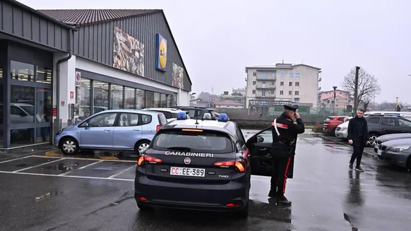 L'accoltellamento a Seriate, nel parcheggio di un supermercato - Ansa © www.giornaledibrescia.it