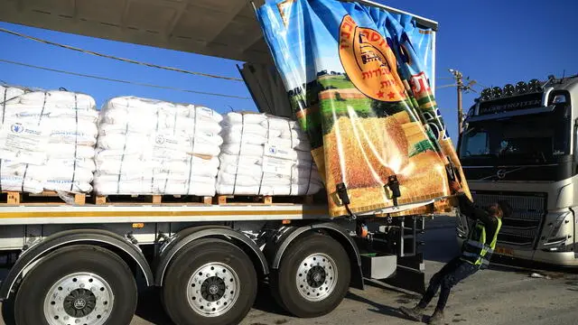 epa11714231 A driver inspects cargo on a truck at the border gate as World Food Programme (WFP) aid trucks pass through the Erez crossing on the border with the northern Gaza Strip, in southern Israel, 11 November 2024. According to the Israeli Army (Tsahal) and Coordination of Government Activities in the Territories (COGAT), 40 World Food Programme (WFP) aid trucks crossed into the northern Gaza Strip from Israel. According to the United Nations over 1.8 million people in Gaza face extreme hunger. EPA/VASSIL DONEV