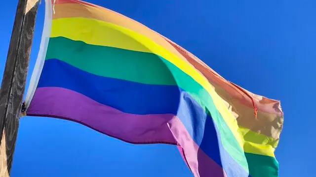 Bandiera Lgbti, Lgbt, Gay, Omosessuali, Famiglie arcobaleno, bandiera arcobaleno, diritti lgbt, diritti lgbti, generica, simbolica, gay pride