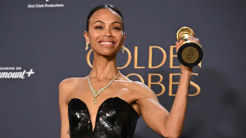 Zoe Saldaña con la statuetta del Golden Globe - Foto Ansa © www.giornaledibrescia.it