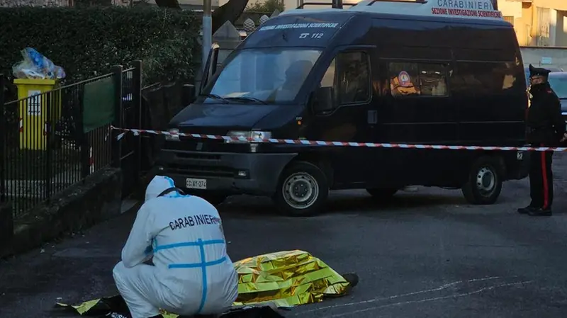 I carabinieri sul luogo del delitto © www.giornaledibrescia.it