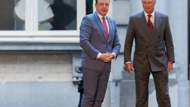 epa11811379 King Philippe of Belgium (R) receives New Flemish Alliance (N-VA) party Chairman Bart De Wever ahead of their meeting at the Royal Palace in Brussels, Belgium, 07 January 2025. King Philippe met with Wever to discuss the ongoing process of forming a new Belgian government. De Wever was appointed as formator by the King following the 09 June 2024 regional, federal, and European elections. EPA/OLIVIER MATTHYS BEST QUALITY AVAILABLE