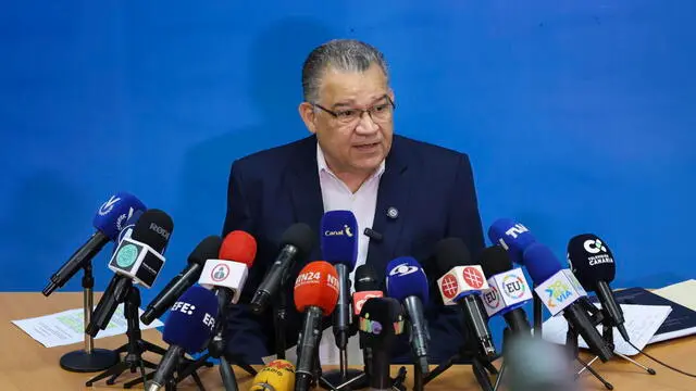 epa11562244 Former presidential candidate of the Venezuelan opposition, Enrique Marquez, speaks during a press conference in Caracas, Venezuela, 23 August 2024. Marquez announced that he will file an appeal for review before the Constitutional Chamber of the Venezuelan Supreme Court of Justice (TSJ) to evaluate the decision made by the Electoral Chamber which confirmed the victory of President Nicolas Maduro in the July 28 elections. EPA/MIGUEL GUTIERREZ